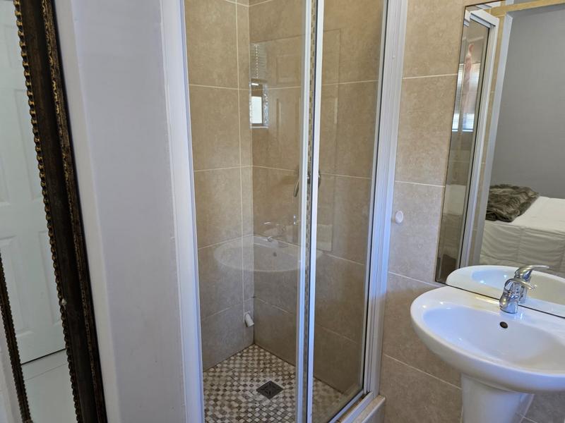 To Let 2 Bedroom Property for Rent in Sea Point Western Cape